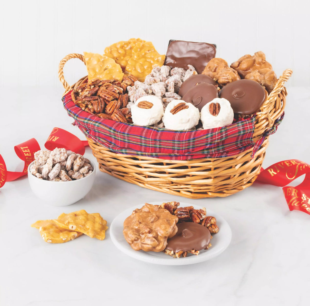 Old Fashioned Christmas Basket