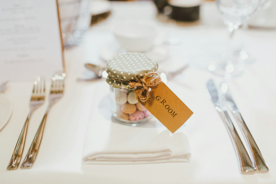 Wedding place setting with favor